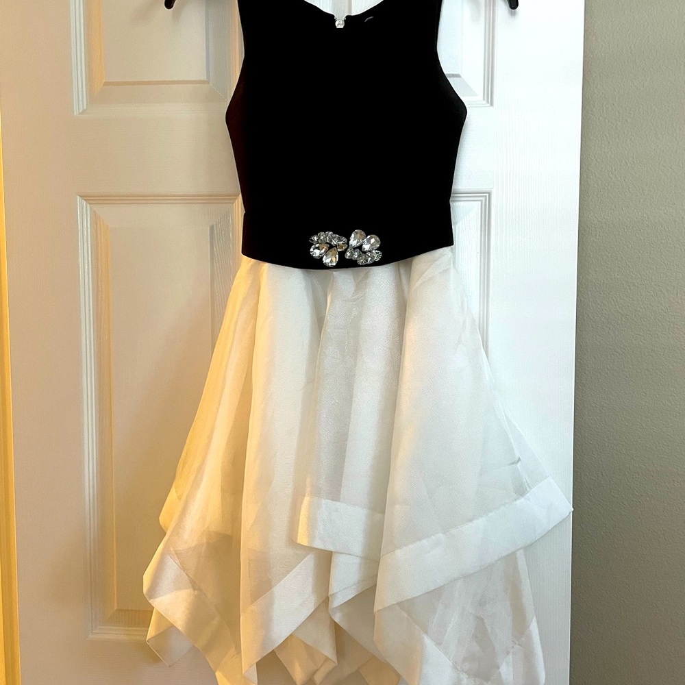 Zoe Ltd Girls Dress.  Sz:12 black and white